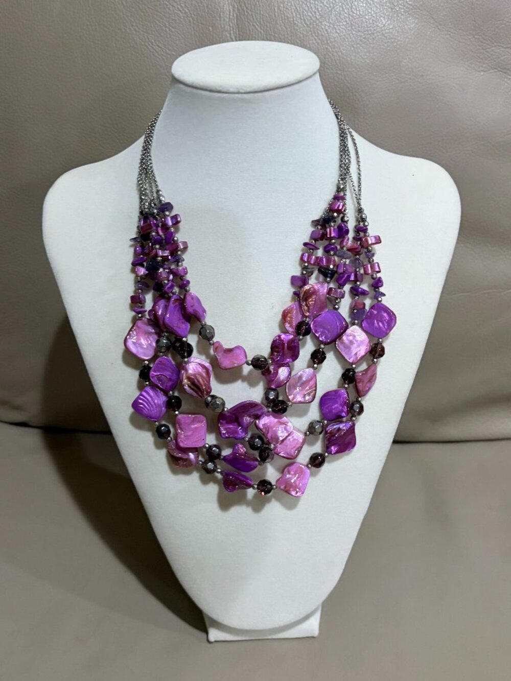 Vintage costume/fashion necklace (Preowned)